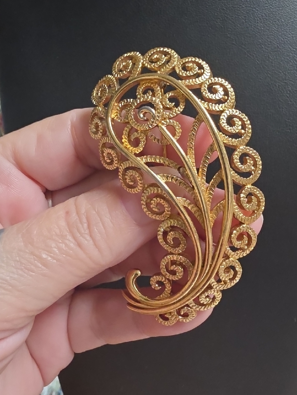 Vintage Monet Mid Century Modern Paisley Plume Floral Scrollwork Brooch - Picture 5 of 5
